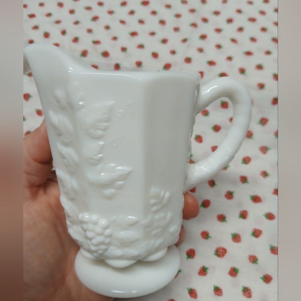 Glass Creamer/Pitcher - Picture 2 of 4